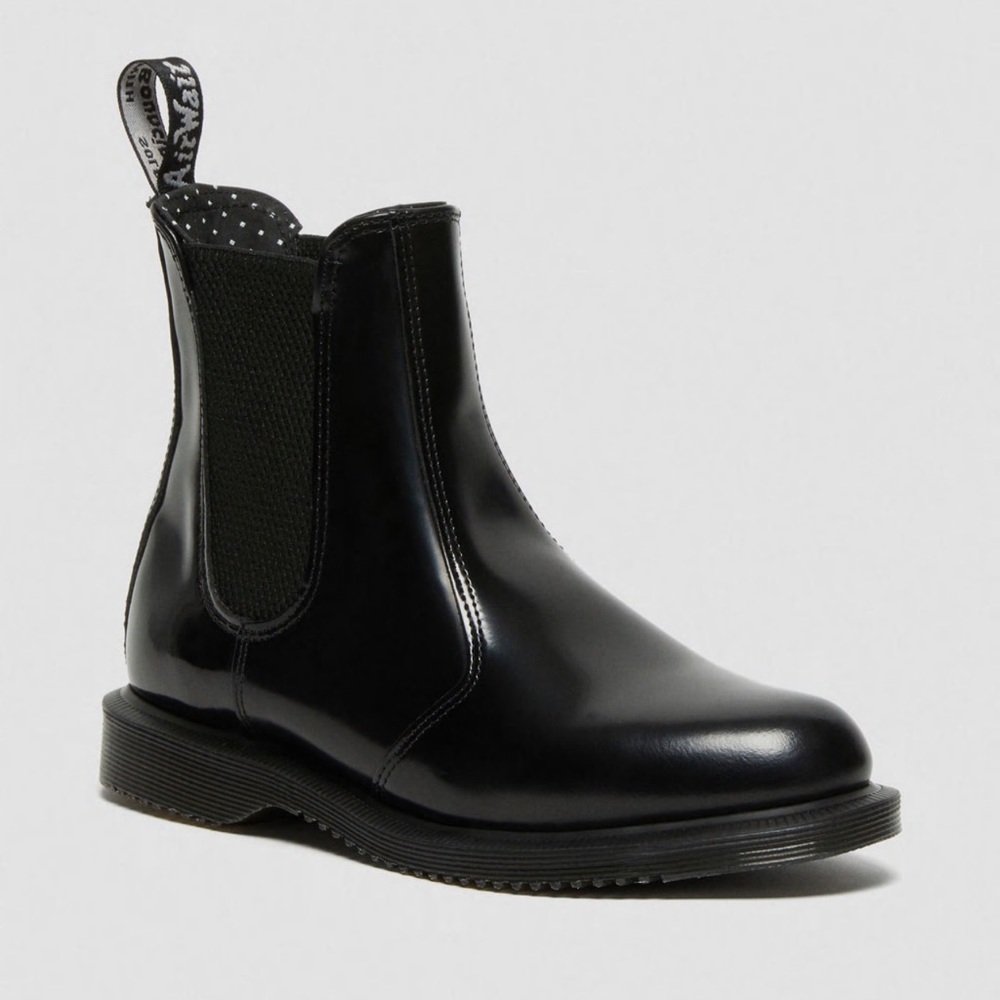 FLORA WOMEN'S SMOOTH LEATHER CHELSEA BOOTS